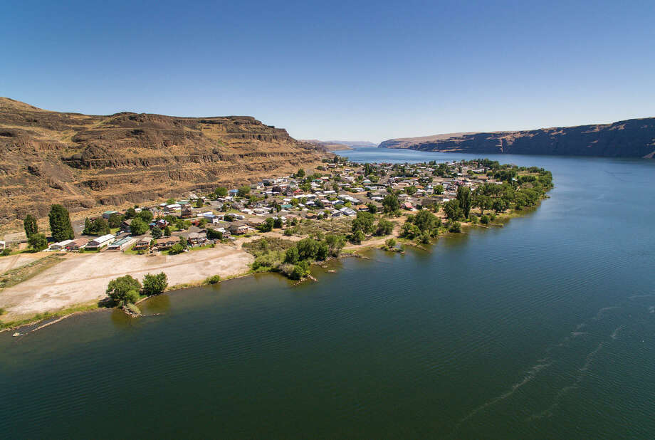 Gem overlooking Columbia River offers sunny vacation getaway