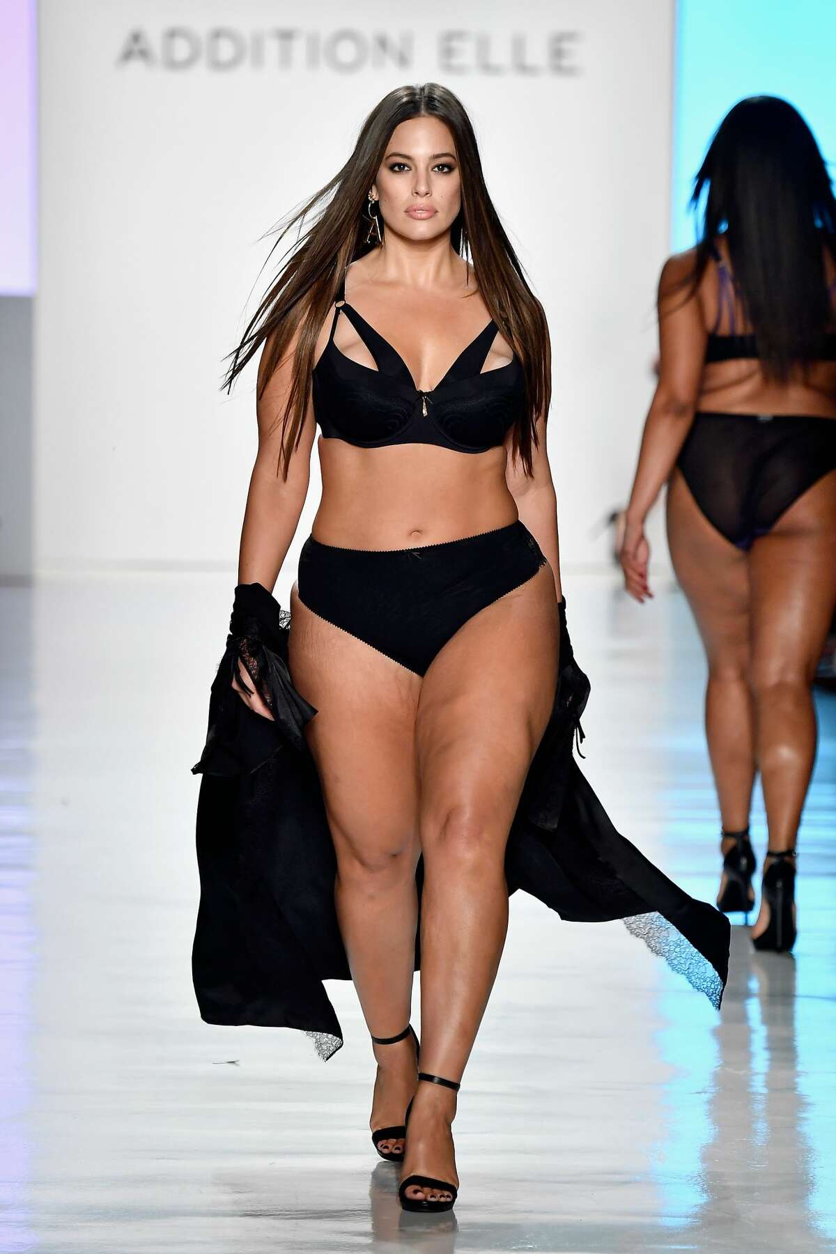Plus-sized models you should know:Ashley Graham One of the most popular models in the industry, she admitted that she's okay with a little Photoshopping here and there.