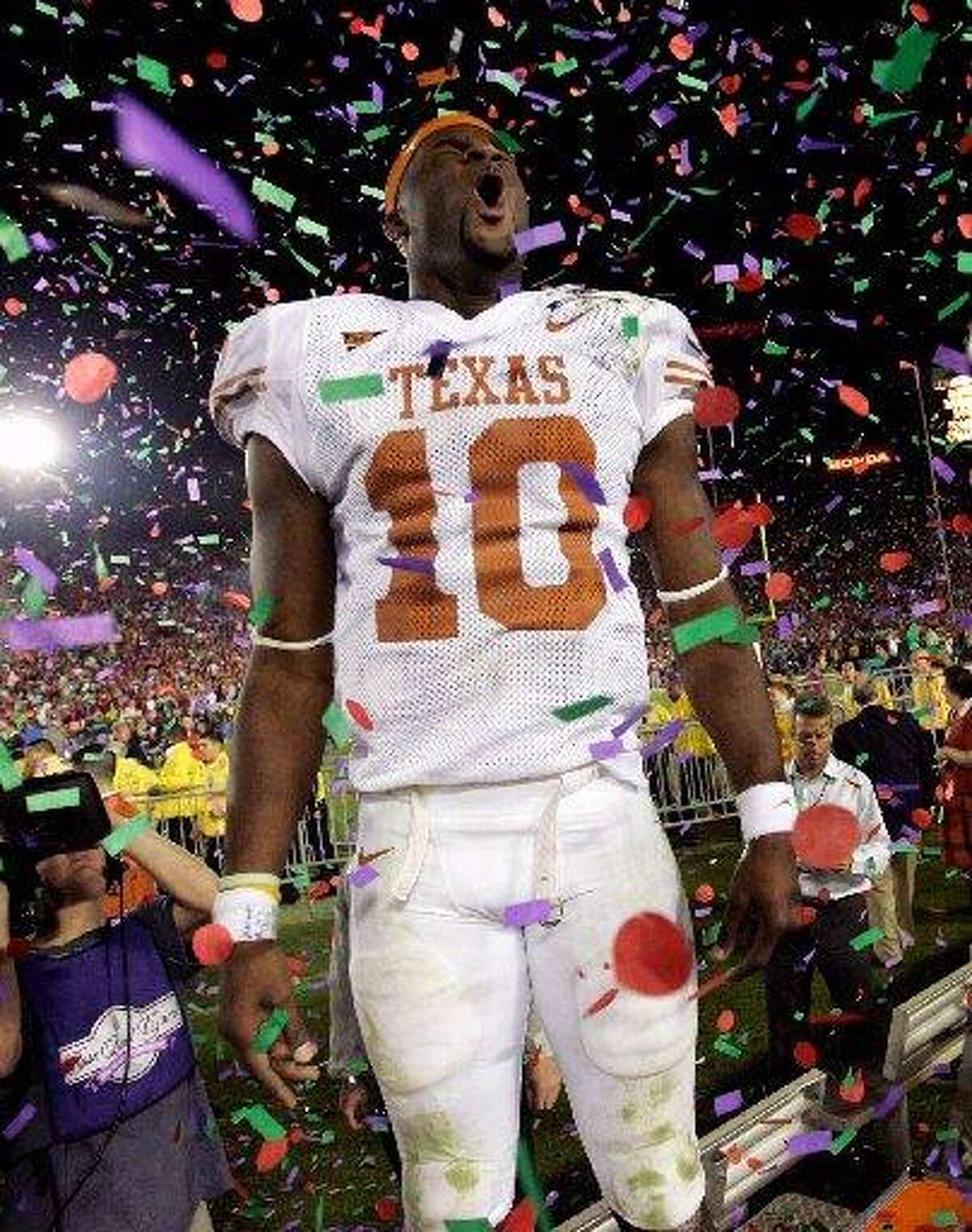 Texas Longhorns quarterback Vince Young celebrates his team’s 41-38 victory over the USC Trojans for the national championship at the 92nd Rose Bowl game in Pasadena, California January 4, 2006.
