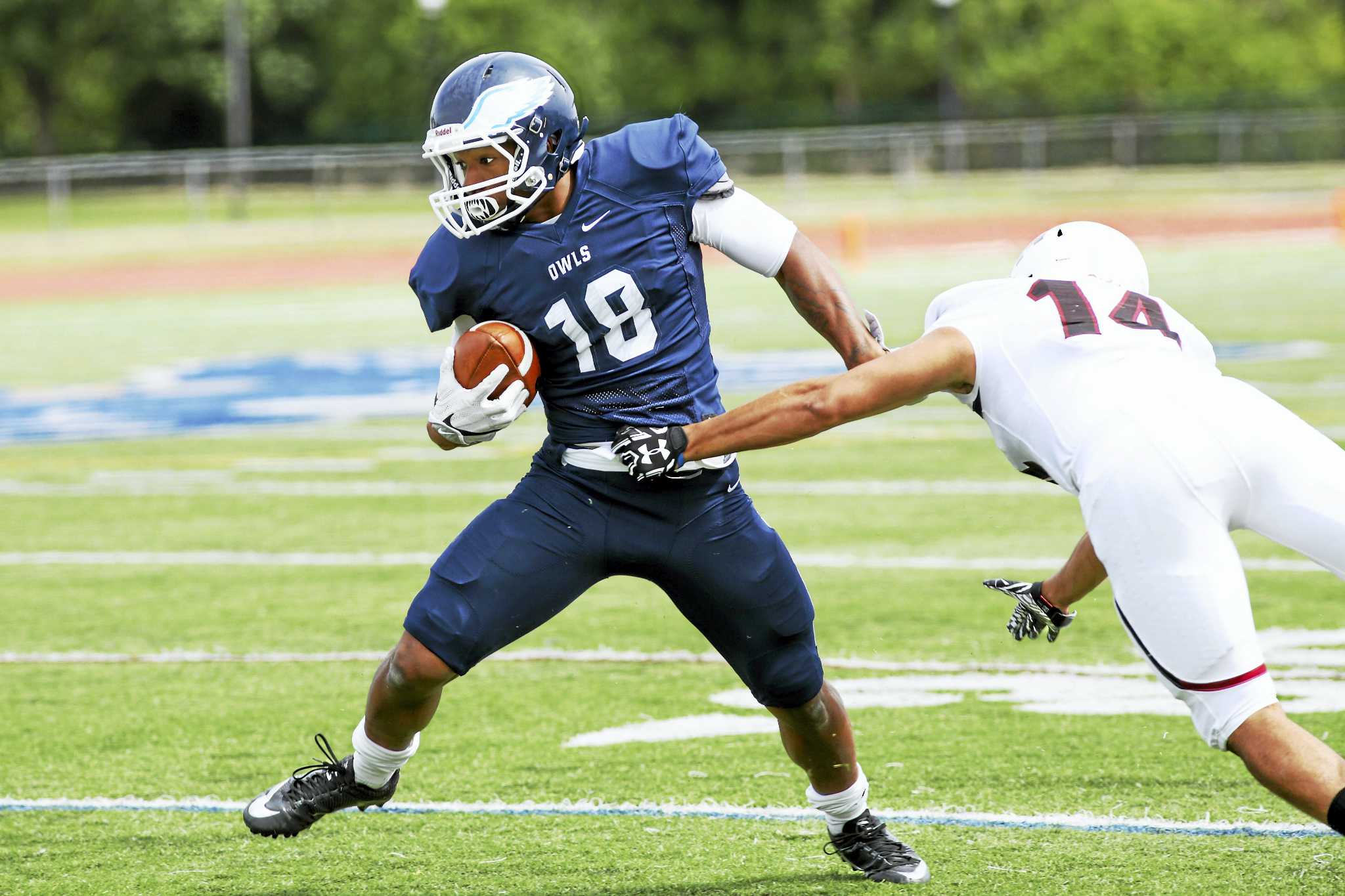 Stratford’s Fernandes off to fast start for SCSU fooball team