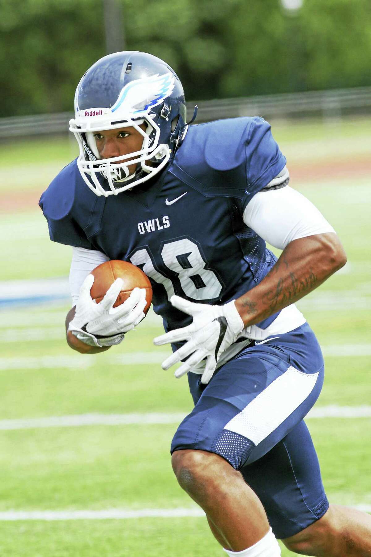 Stratford’s Fernandes off to fast start for SCSU fooball team