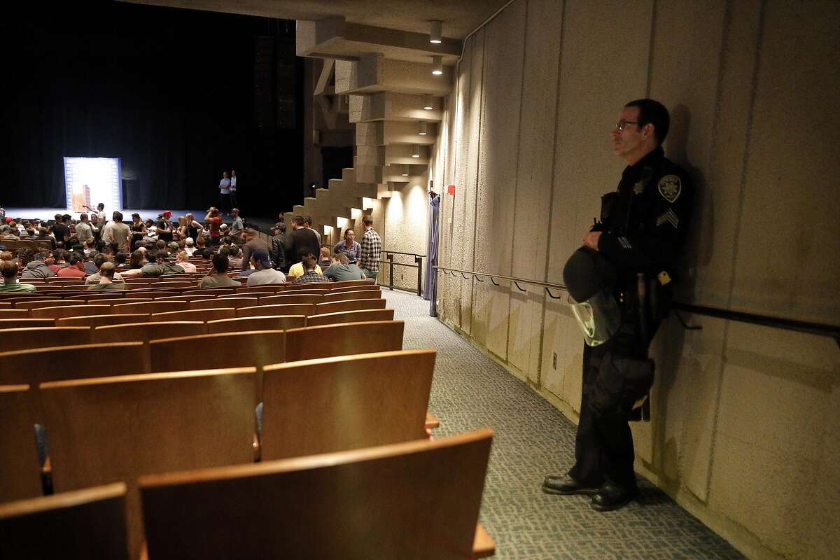 Ben Shapiro takes stage at UC Berkeley under extraordinary security