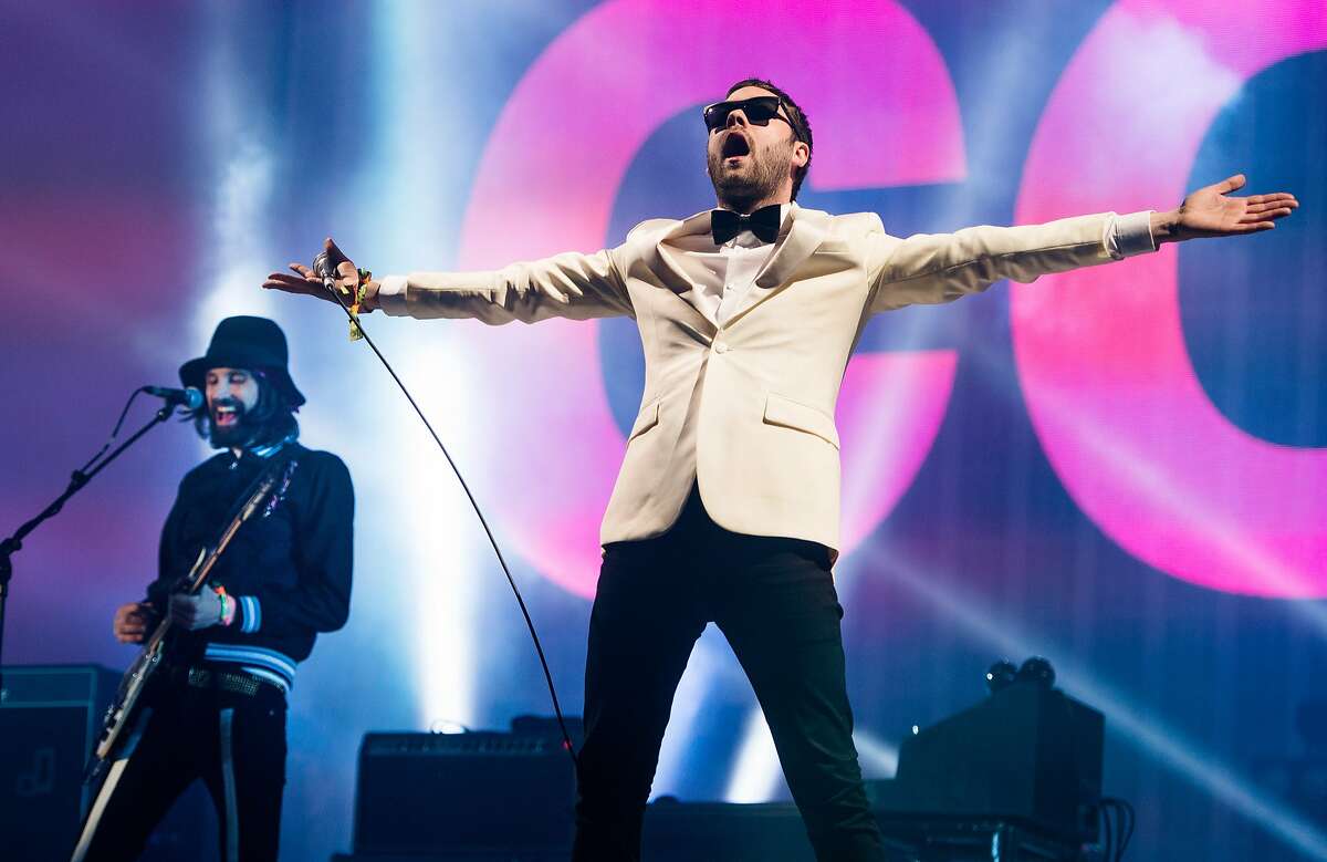 GLASTONBURY, ENGLAND - JUNE 29: Tom Meighan and Sergio Pizzorno (L) of Kasabian perform as the band headline the Pyramid stage on Day 3 of the Glastonbury Festival at Worthy Farm on June 29, 2014 in Glastonbury, England. (Photo by Samir Hussein/Redferns via Getty Images)