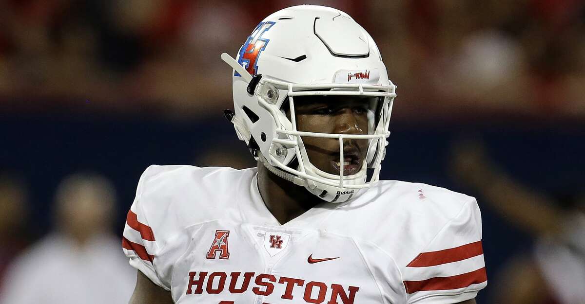 All-America defensive tackle Ed Oliver had 11 tackles, 1 ½ for loss, and forced a fumble against Arizona to earn American Athletic Conference defensive player of the week.