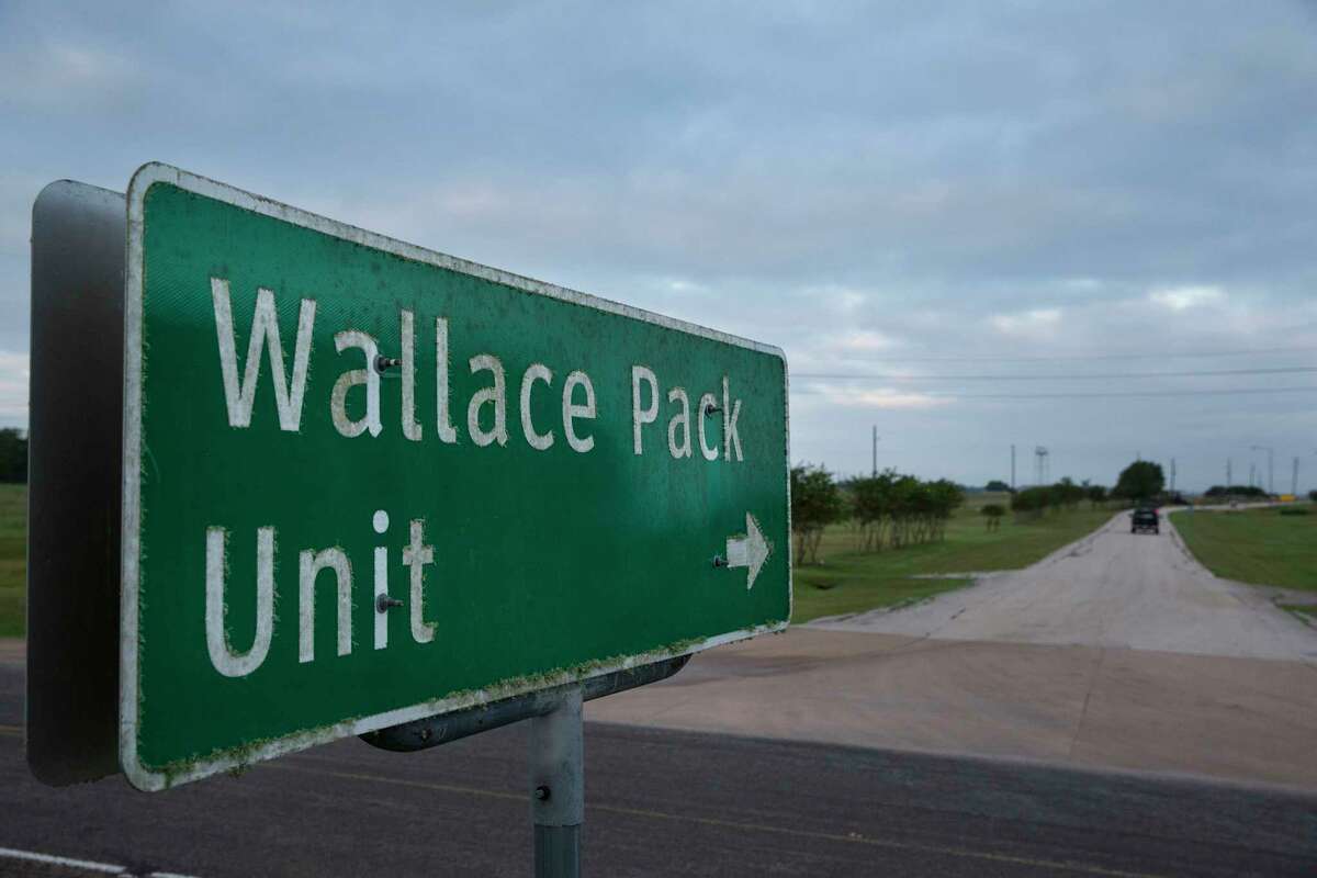 ﻿A judge ruled that inmates sent to the Wallace Pack Unit must be protected from dangerous indoor heat.