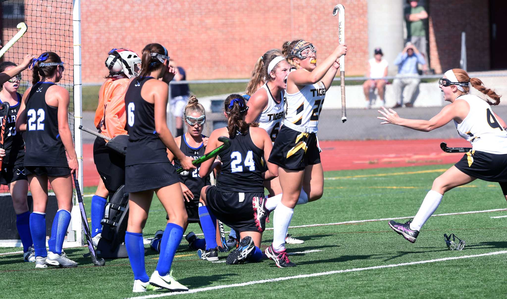 Field Hockey Darien vs. Daniel Hand