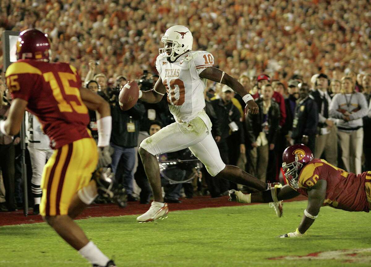 University of Texas quarterback Vince Young heads for the goal line to score the winning touchdown late in the 4th quarter as No. 2 Texas beat No. 1 USC 41-38, Wednesday, Jan. 4, 2006 in the Rose Bowl in Pasadena, Calif. (Ron Jenkins/Fort Worth Star-Telegram/TNS)