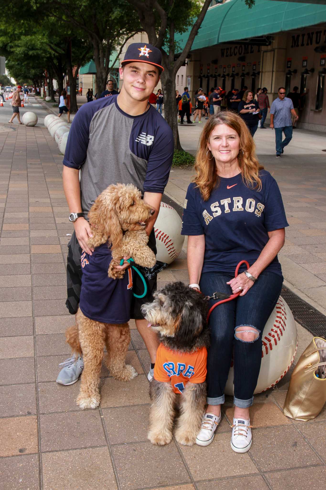 Astros' Dog Day brings all the good doggos to Minute Maid Park