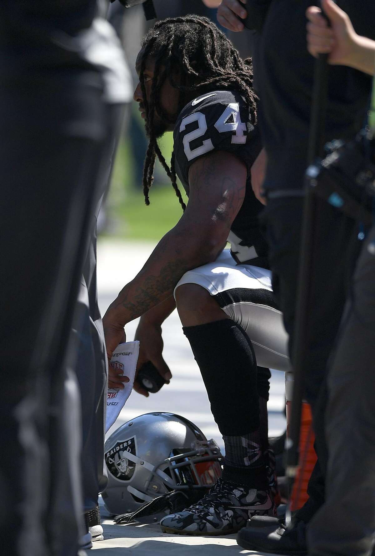 Bar makes doormat out of Marshawn Lynch, Kaepernick jerseys