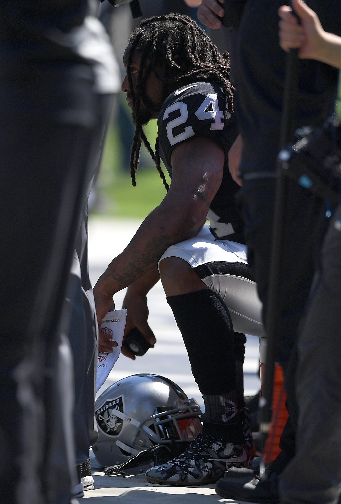 Marshawn Lynch, Colin Kaepernick jerseys used as doormat at