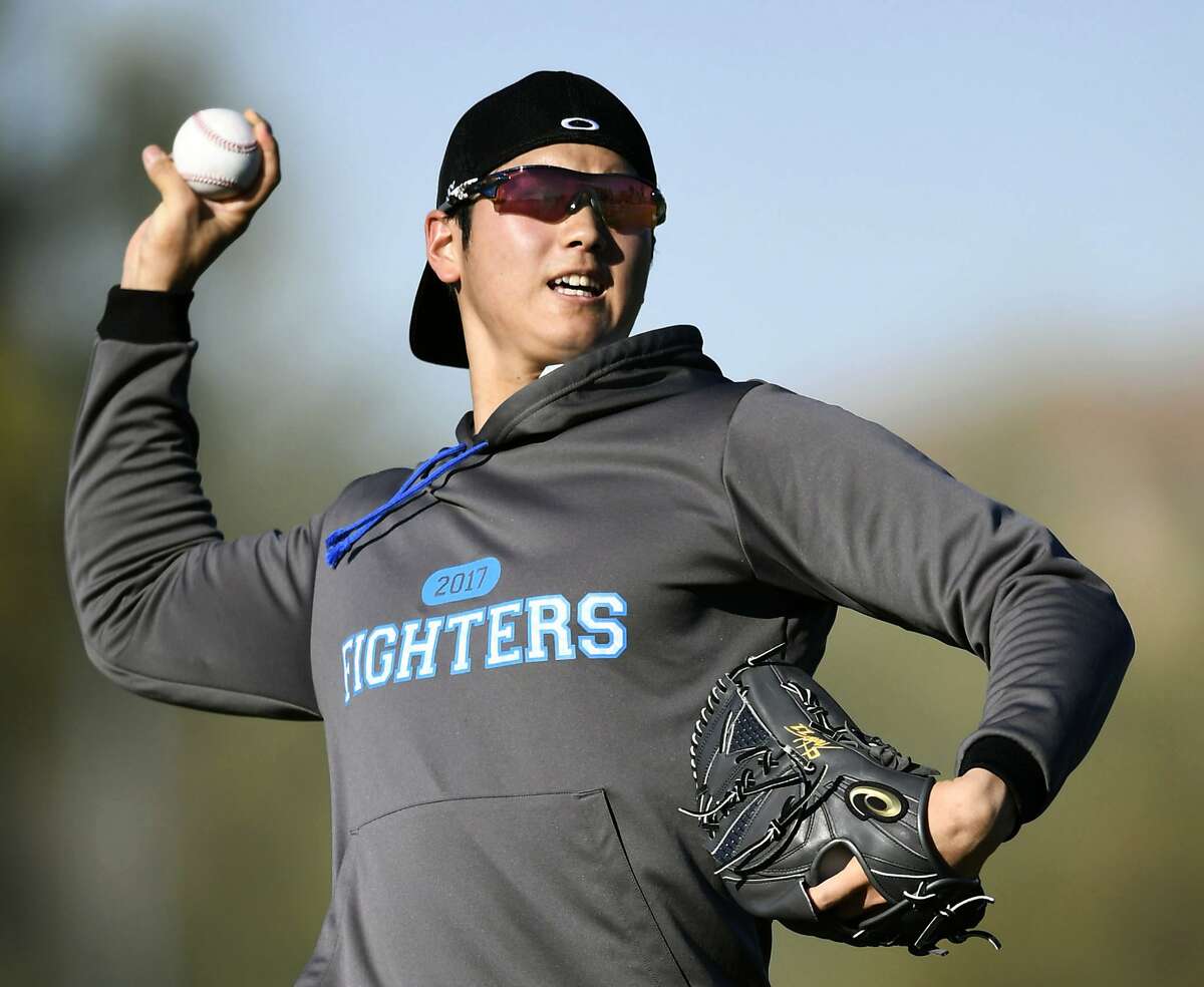 Shohei Ohtani visits former Fighters teammates at spring camp