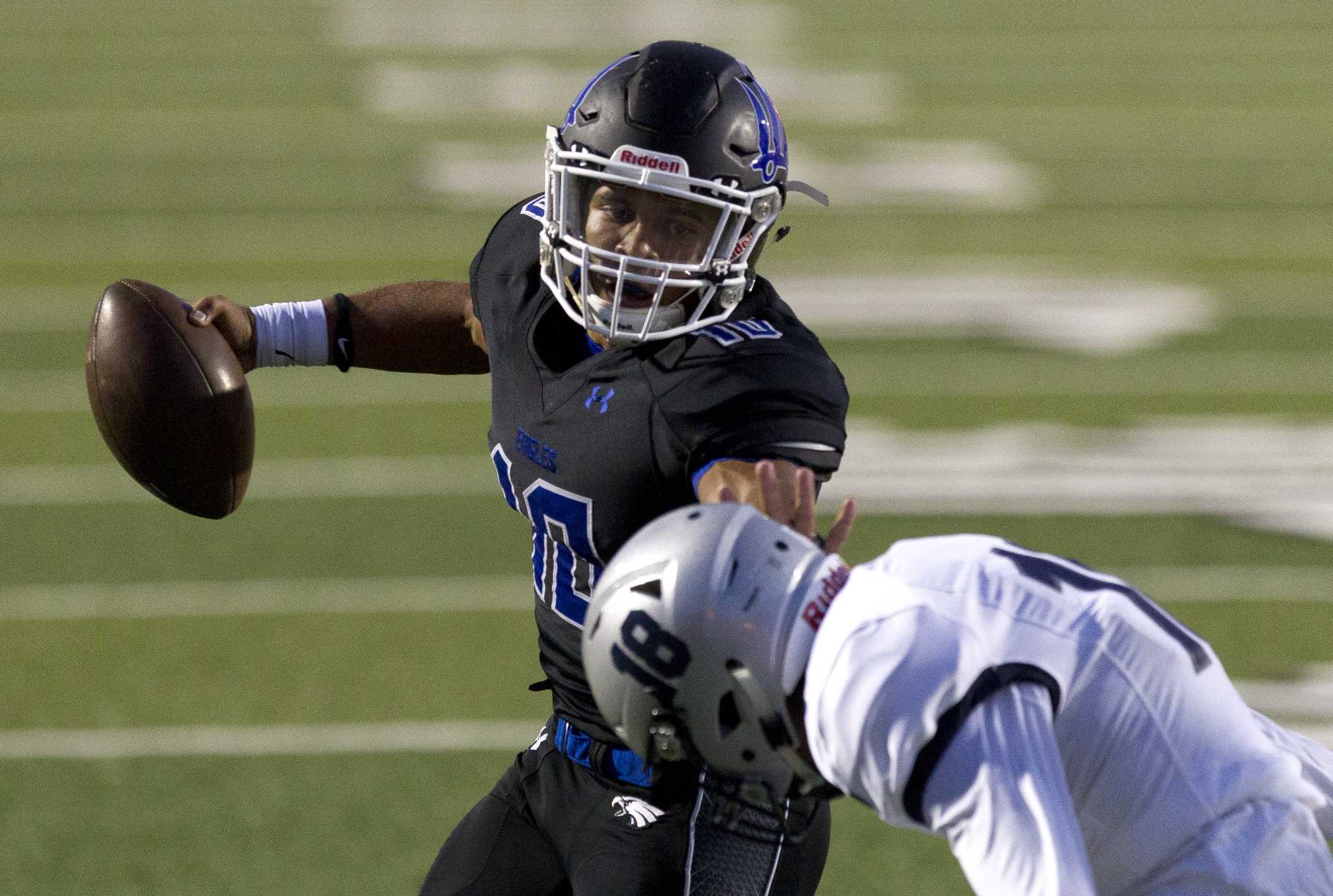 Football New Caney Qb Cooper Is The Courier S Player Of The Year