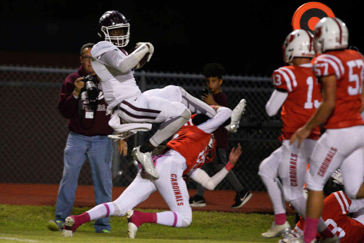 Video Silsbee football standout signs with Baylor