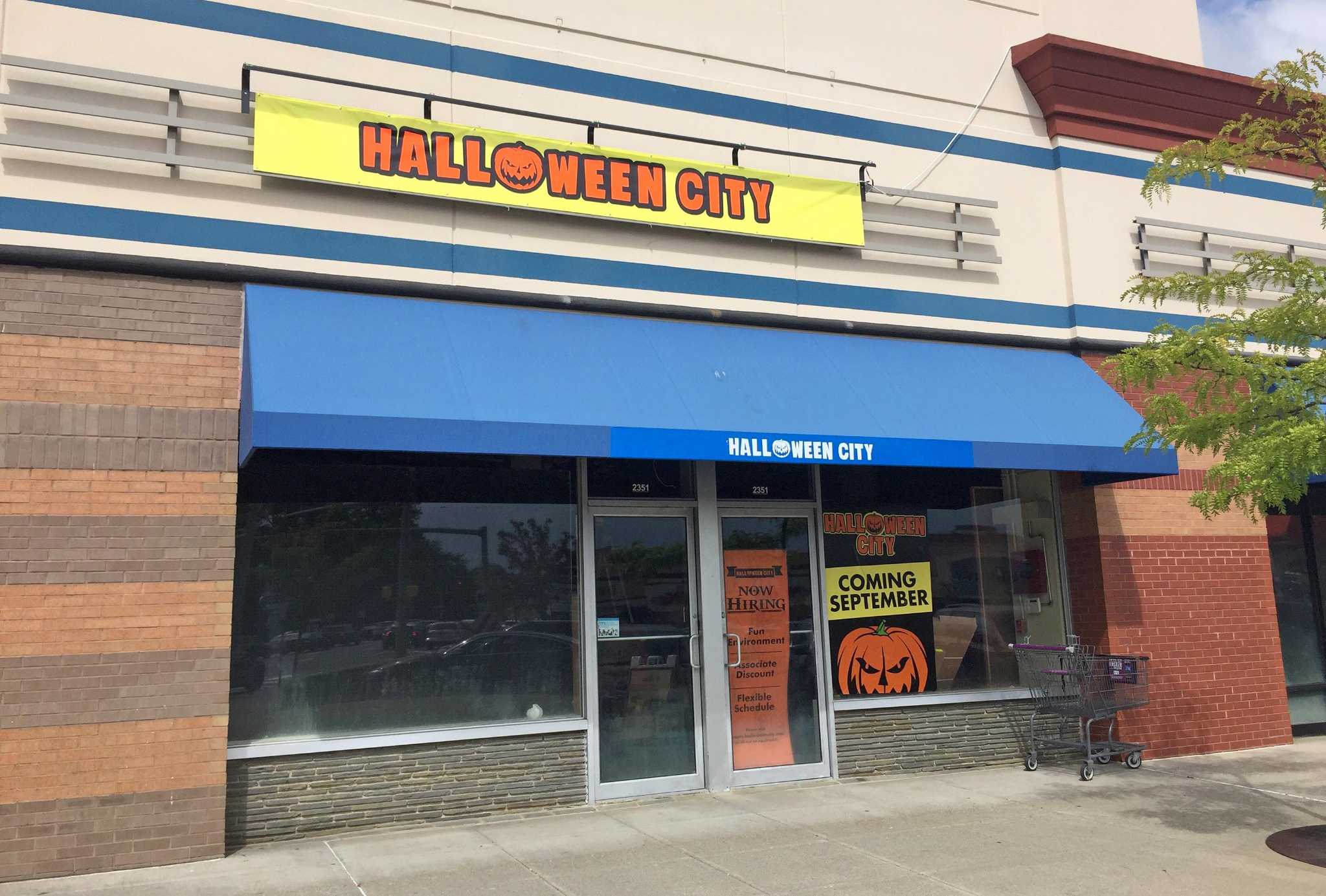 Halloween store pops up at Stamford mall