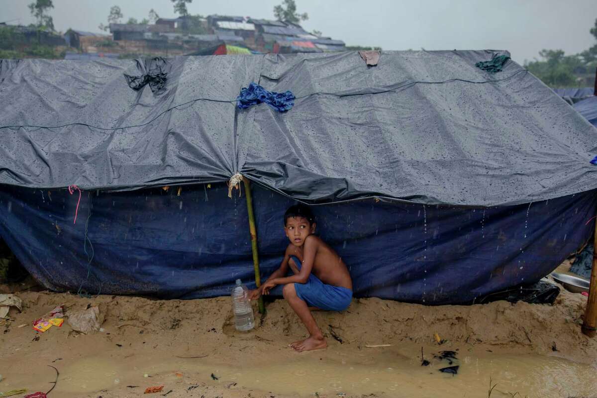 Under fire over Rohingya, Suu Kyi defends Myanmar actions