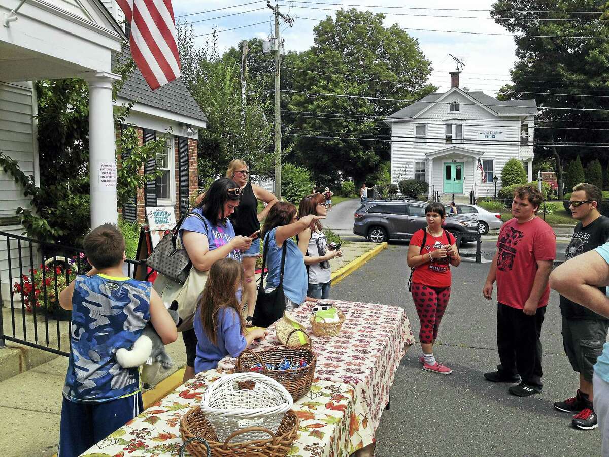 Torrington optometrists hold solar eclipse party, give away 500 free