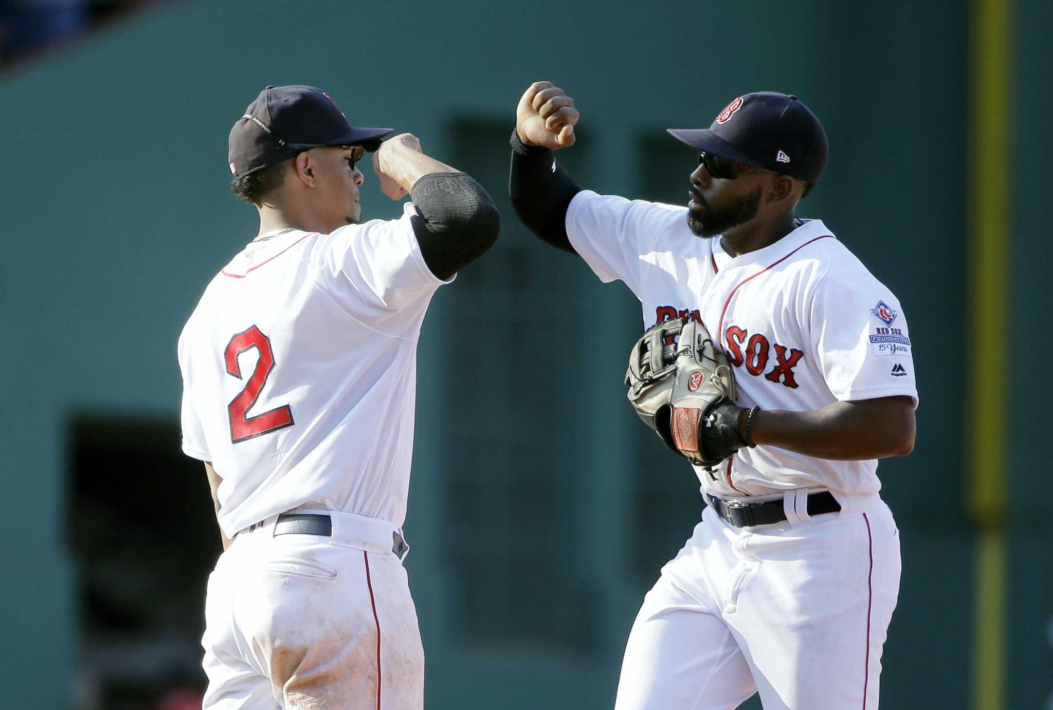 Bogaerts back, Holt to DL for Sox