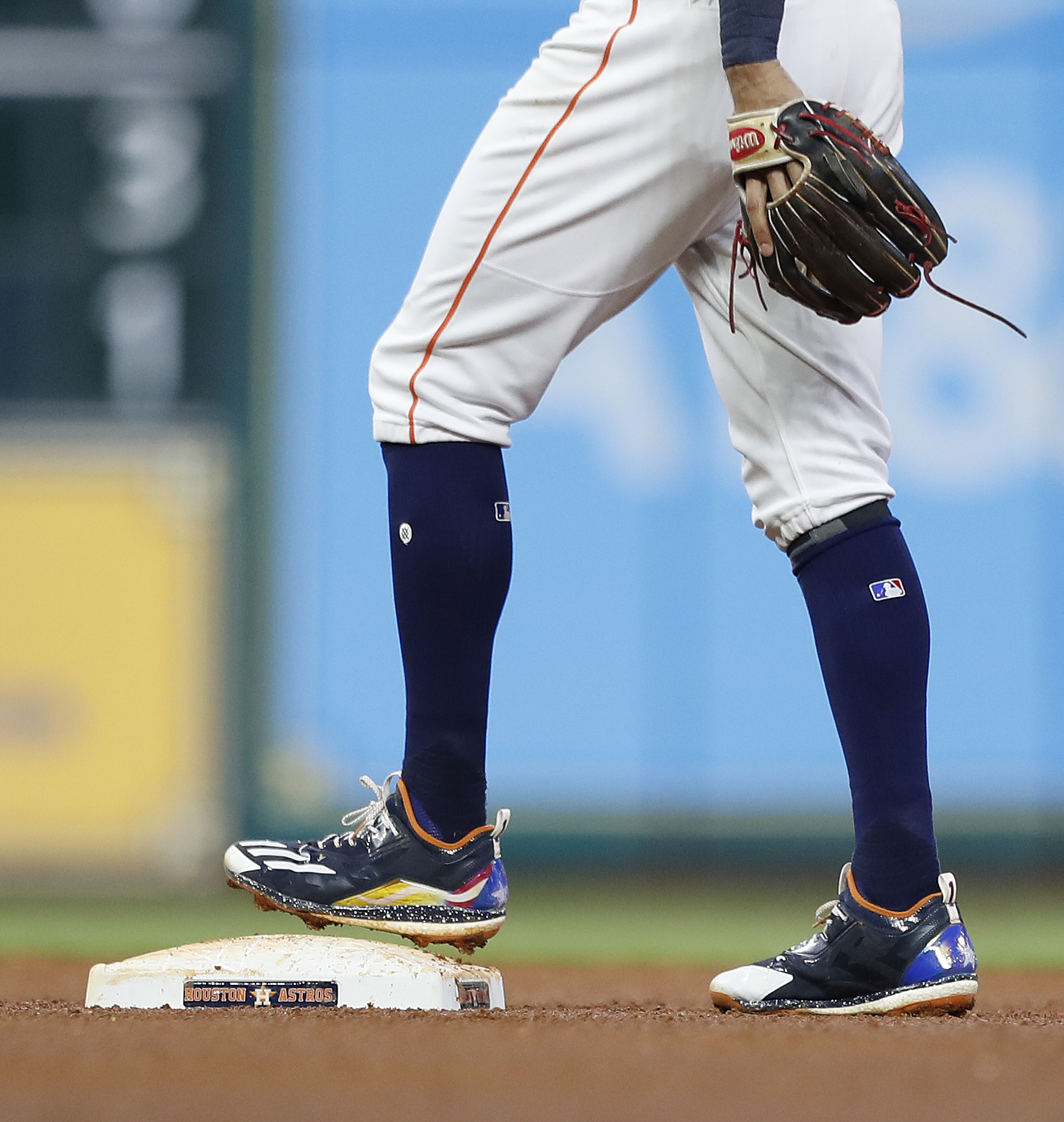 Astros' Carlos Correa's future mom-in-law gets crafty with custom