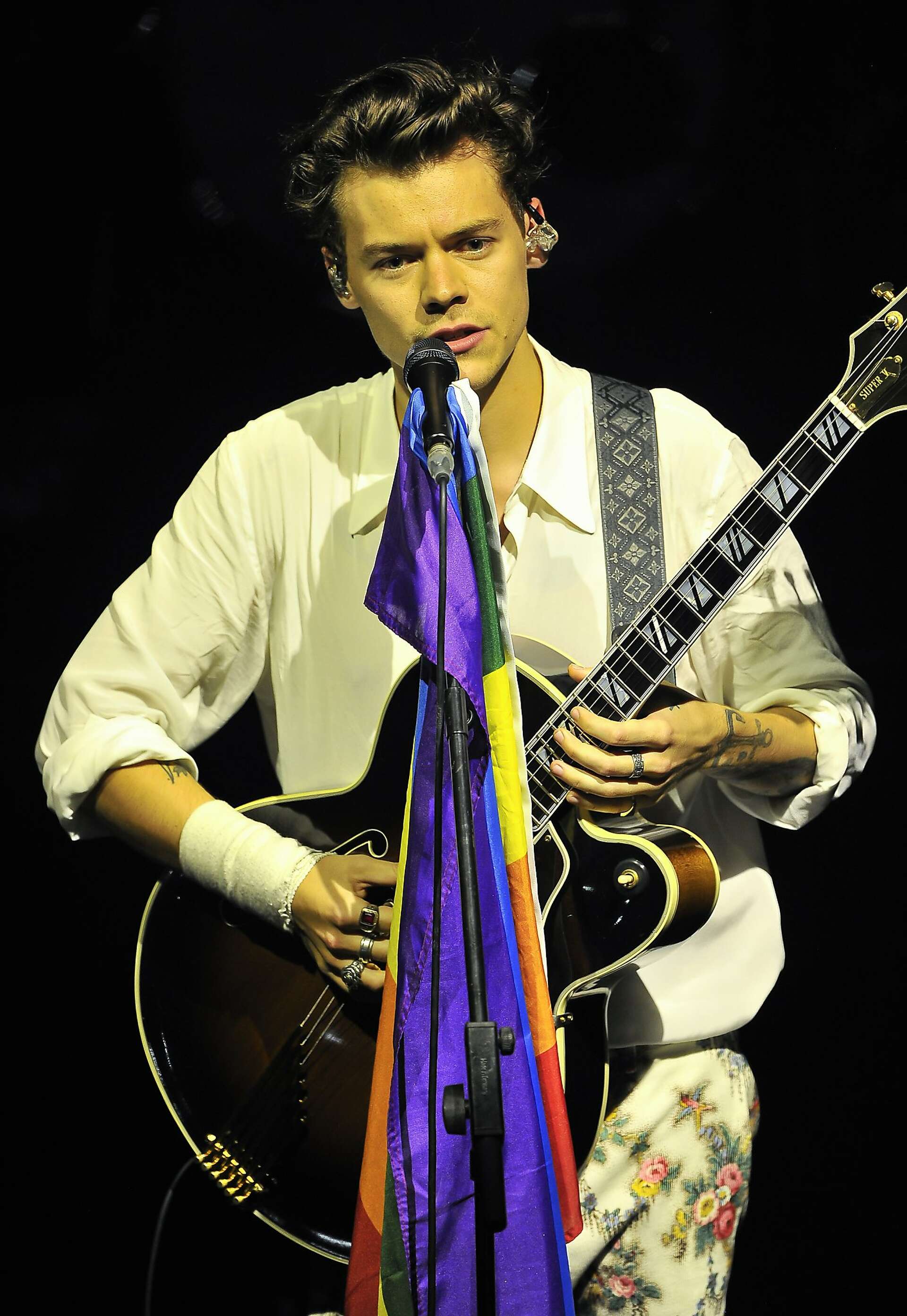 New solo direction suits Harry Styles well in SF tour opener