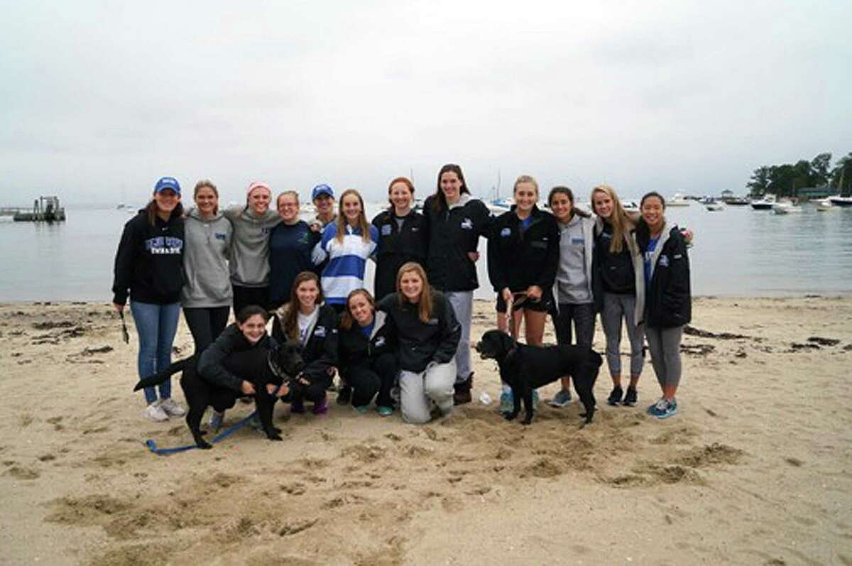 Darien High School Blue Wave Swim and Dive Team Support the JR Forever Memorial Run/Walk.