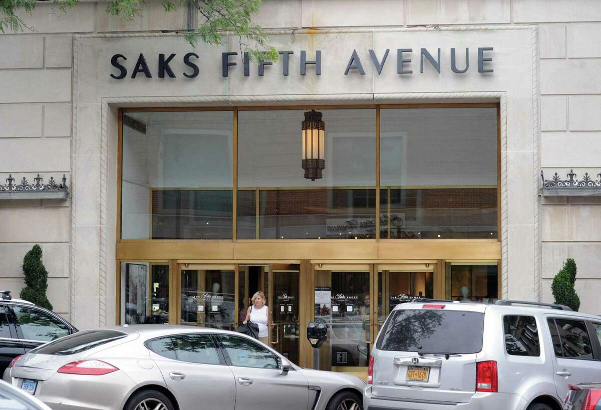 Greenwich police grapple with, arrest suspects in Saks attempted robbery