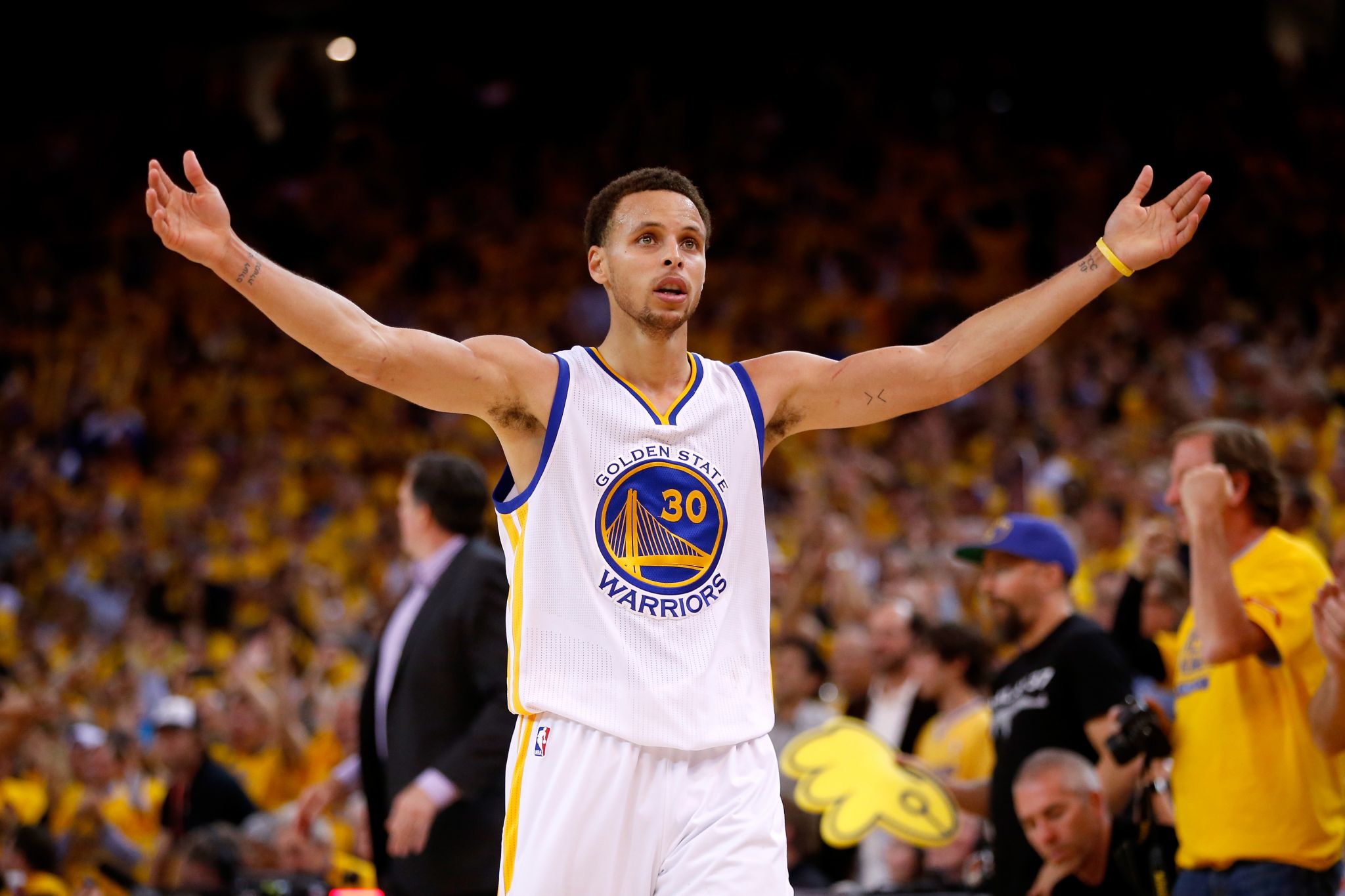 Longball legends: Reggie Jackson admires Steph Curry's quest for  back-to-back titles