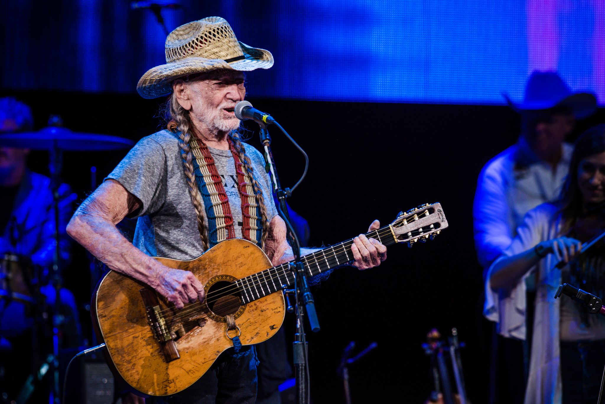Willie Nelson cancels tour due to 'breathing problem'