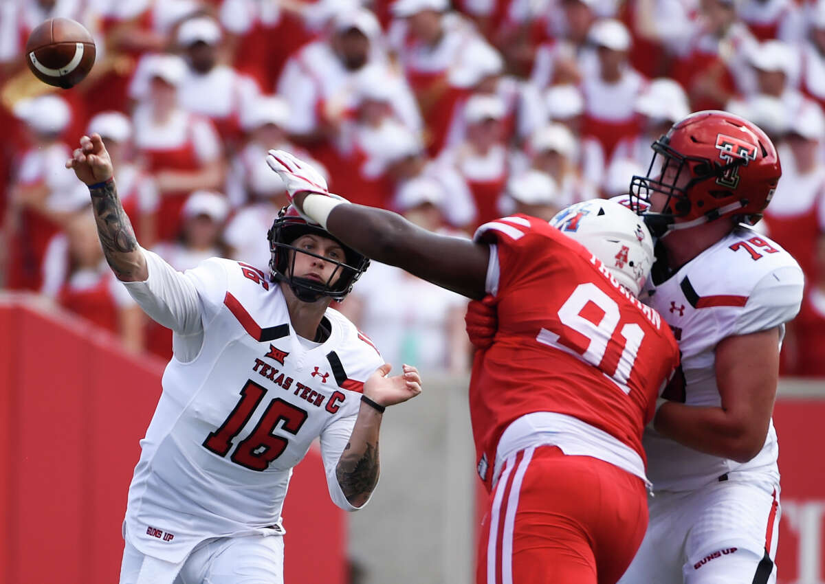 NCAA FOOTBALL Texas Tech snaps Houston's 16game home winning streak