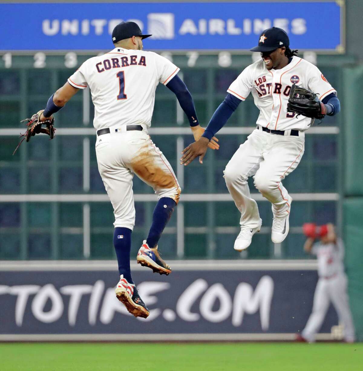 News Photo : Evan Gattis of the Houston Astros celebrates