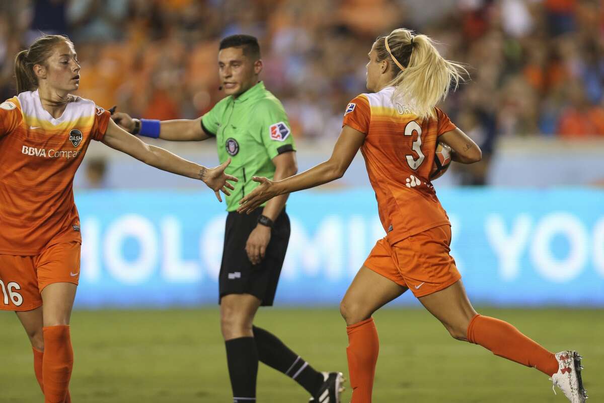 Houston Dash forward Rachel Daly (3) celebrates with Janine Beckie (16) after scoring a goal during the second half of the game at BBVA Compass Stadium Saturday, Sept. 23, 2017, in Houston. ( Yi-Chin Lee / Houston Chronicle )