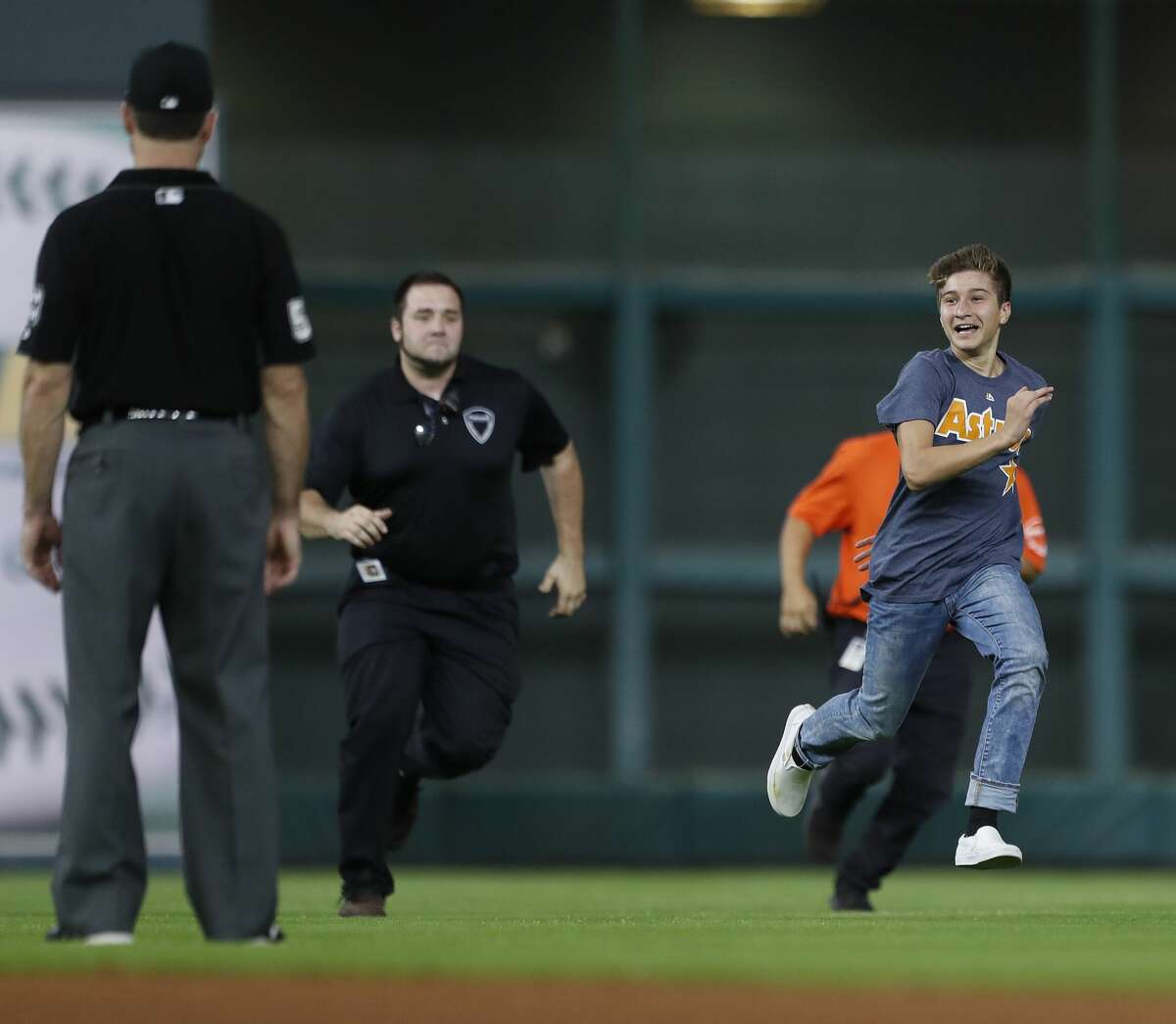PHOTOS: A look at the fan eluding security during the Astros game A kid runs around the field as security and police gave chase during the seventh inning of an MLB baseball game at Minute Maid Park, Sunday, Sept. 24, 2017, in Houston. ( Karen Warren / Houston Chronicle )