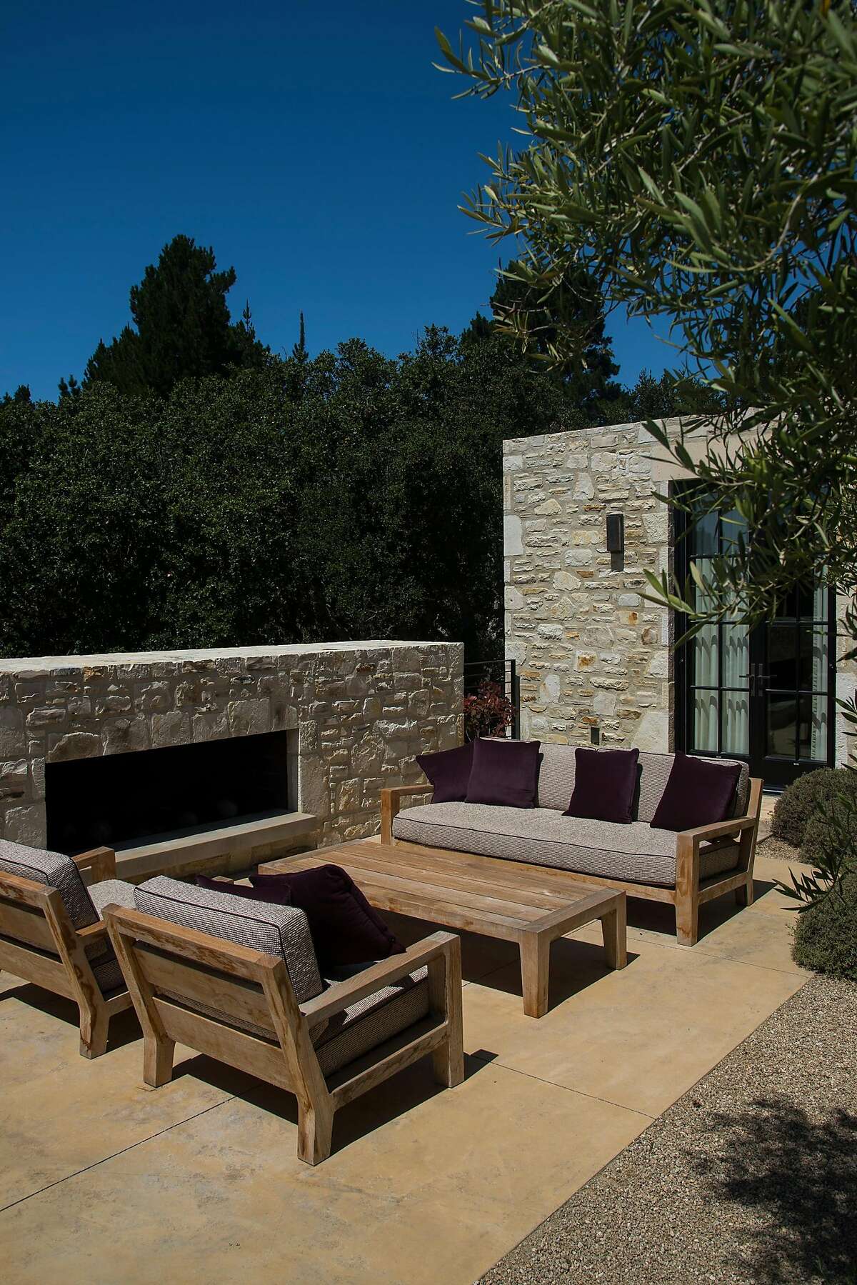 Modern Carmel Valley home welcomes land and sky