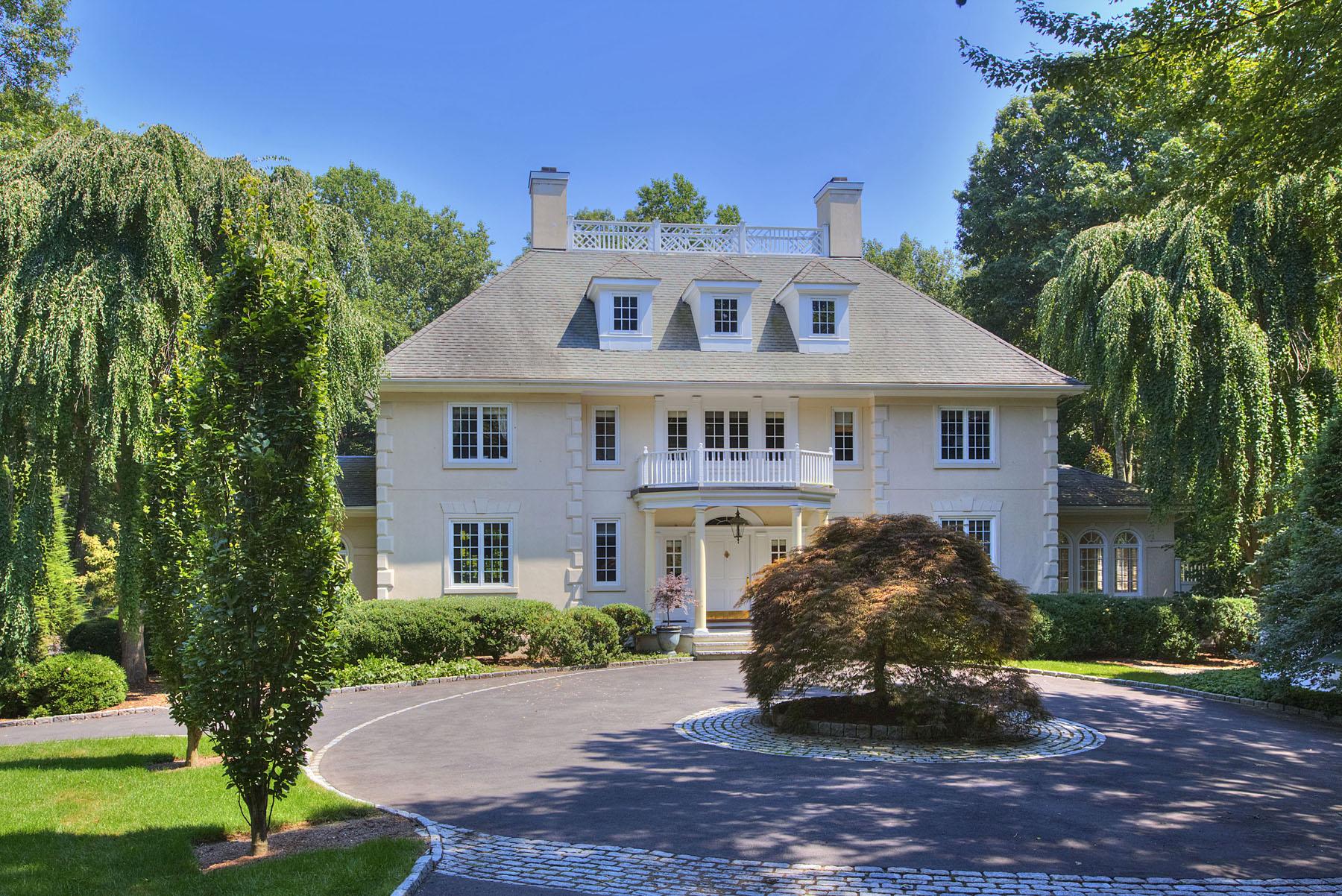 On the Market / 4,000squarefoot stucco colonial hits the