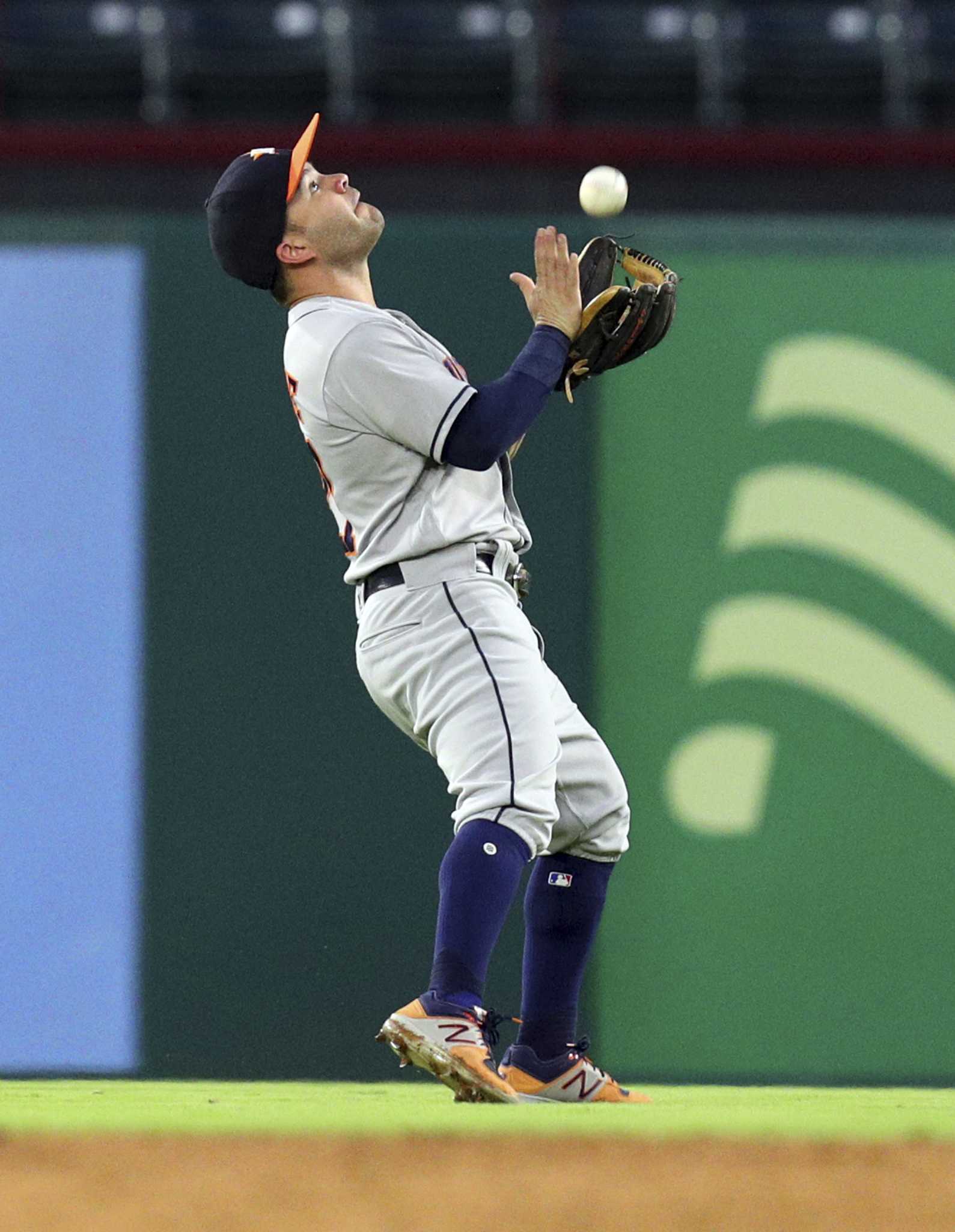 Home Runs Galore: Houston Astros Inch Closer to Top Seed in Win