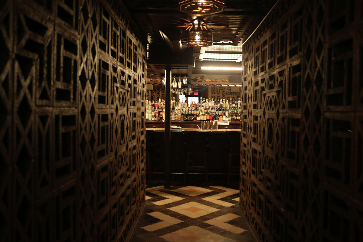 Vintage photo gives glimpse inside the Esquire Tavern in 1933