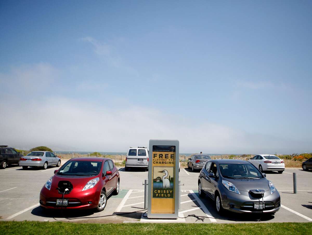 Fuelefficient cars often paired with gas guzzlers, study finds