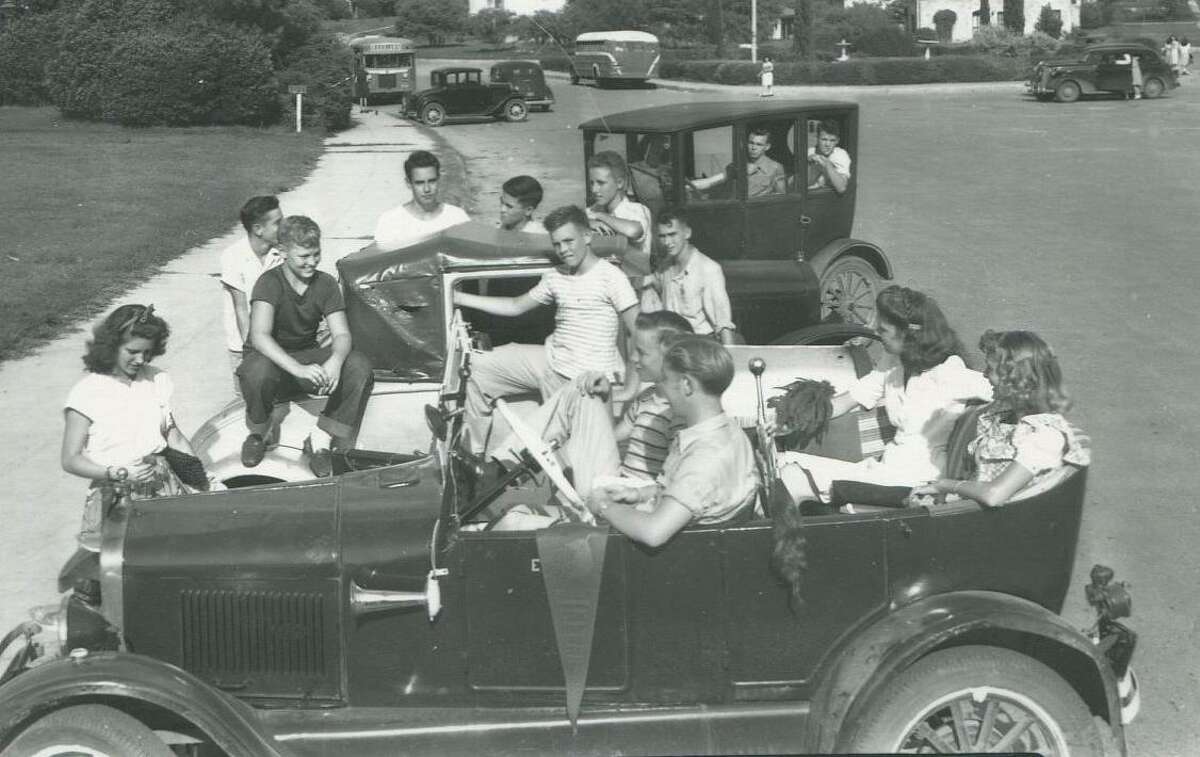 Jefferson High students in September 1946 in the Monticello area.