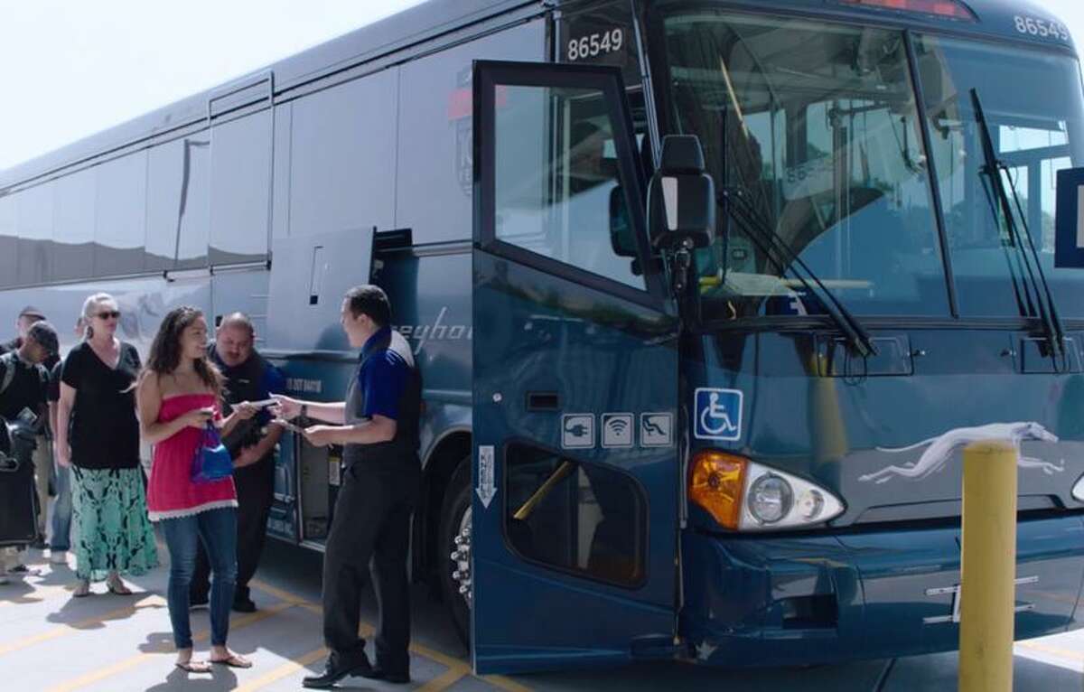 Greyhound splits with Peter Pan, offers eticketing