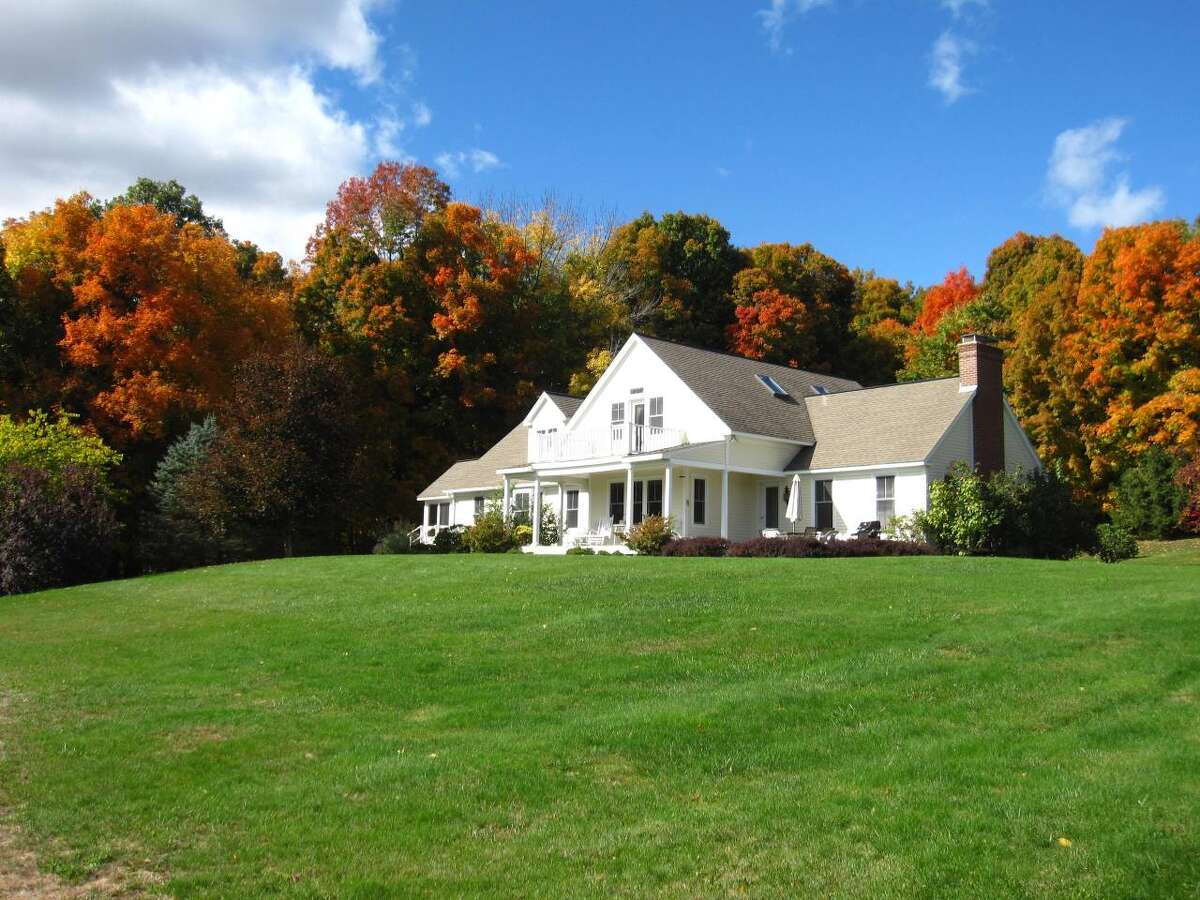 The best Airbnbs for vacationers seeking fall foliage