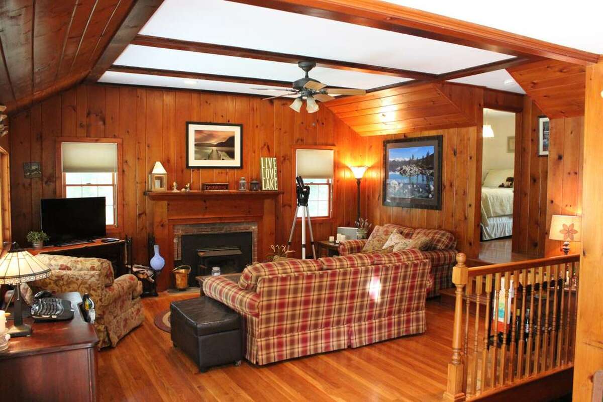 Sweet Dotti's Cottage on Candlewood Lake in New Fairfield. View full listing on Airbnb.