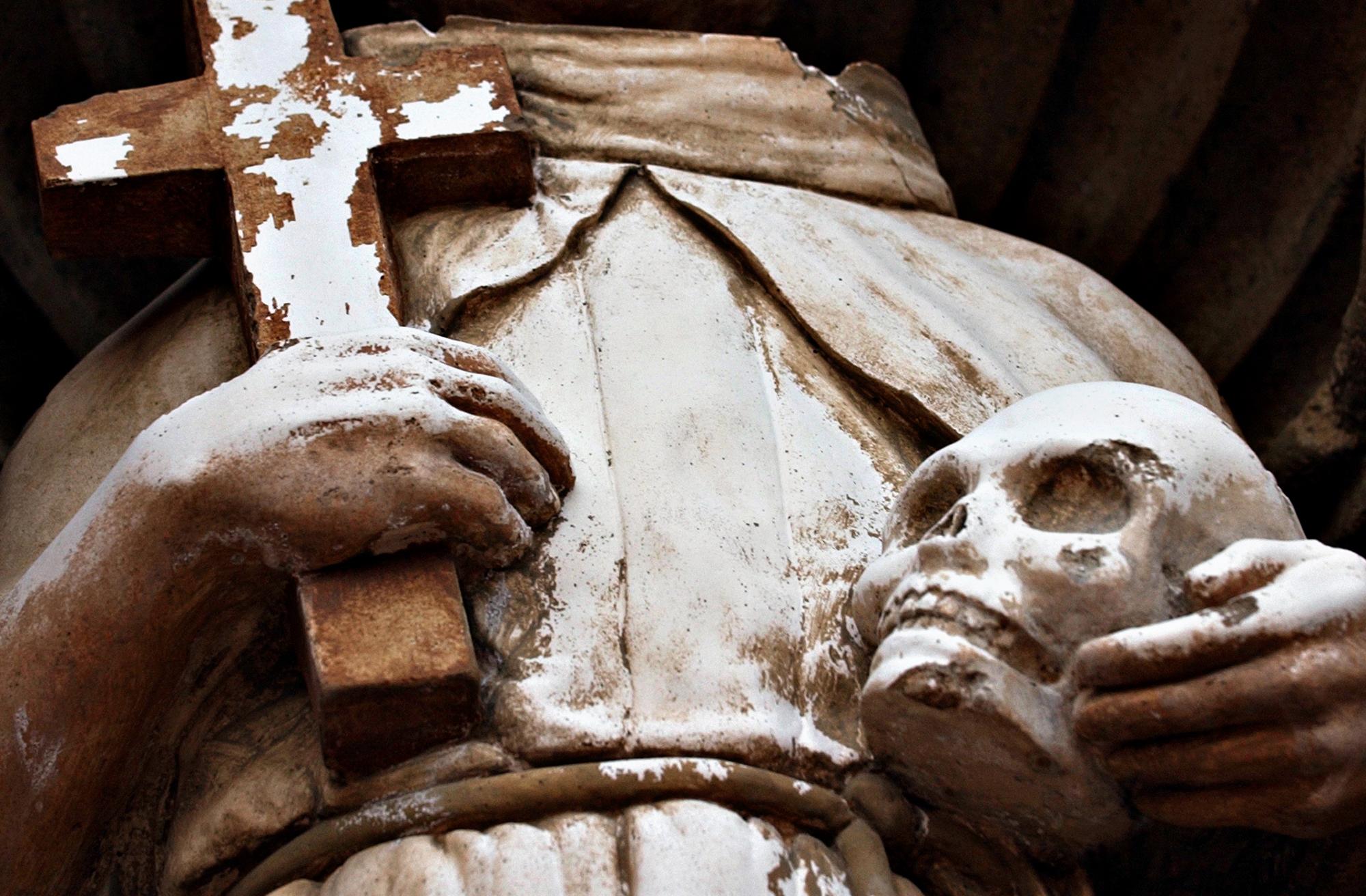 Remembering Alamo statues