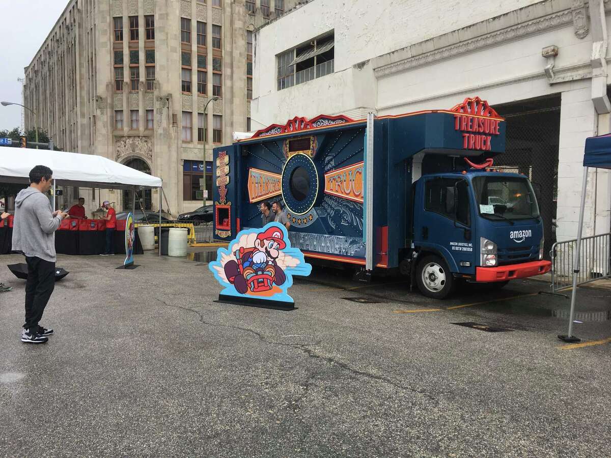 San Antonio shoppers line up for Super NES Classic at Amazon popup