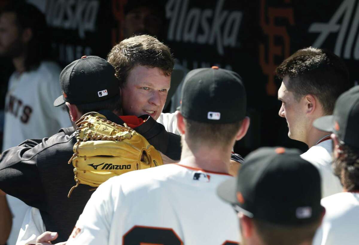 Matt Cain throws five shutout innings in emotional Giants finale