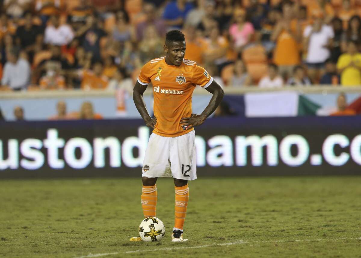 Houston Dynamo forward Romell Quioto (12) waits for forward Vicente Sanchez (10) to perform a penalty kick during the second half of a Major League Soccer game against the Minnesota United at BBVA Compass Stadiuym Saturday, Sept. 30, 2017, in Houston. Houston Dynamo defeated Minnesota United 2-1. ( Yi-Chin Lee / Houston Chronicle )