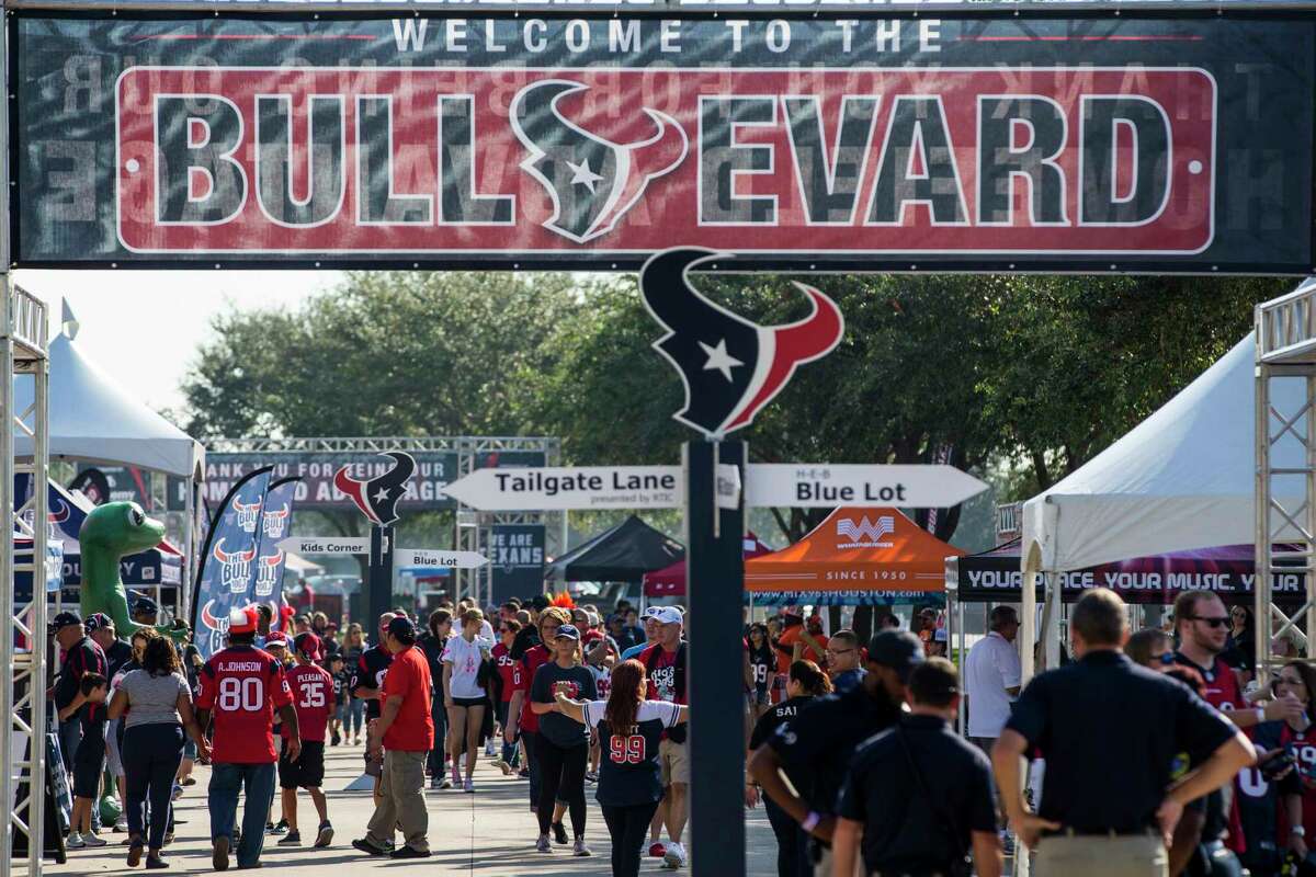 Oct. 1: Texans fans show up in droves for home game