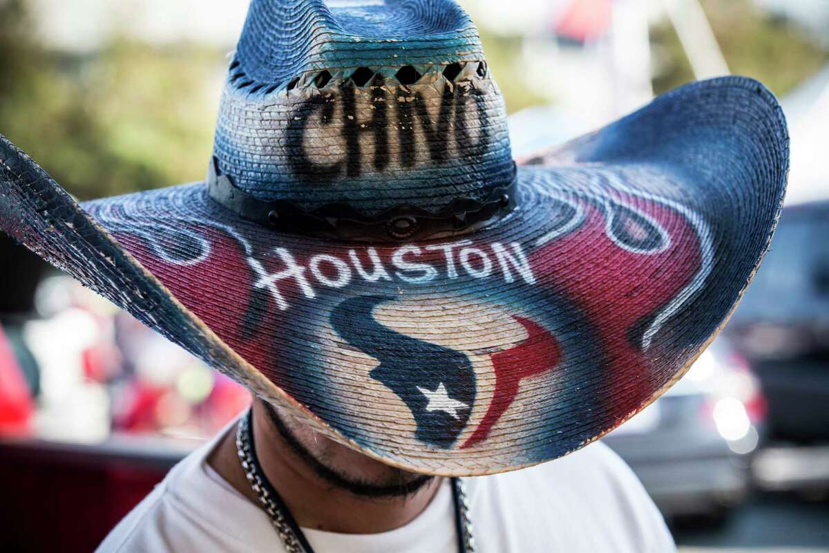 Oct. 1: Texans fans show up in droves for home game