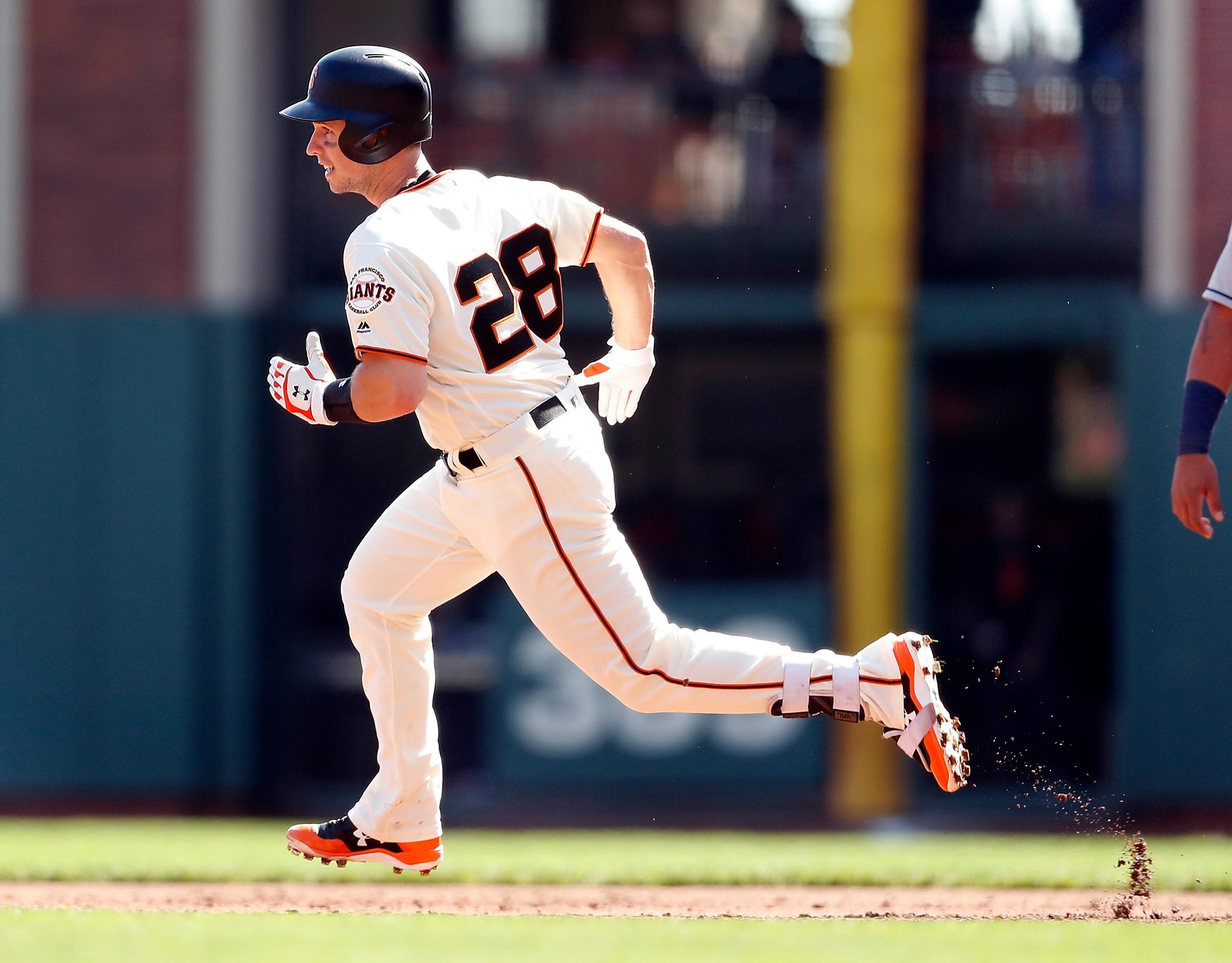 Giants win season finale on Sandoval's walk-off home run – East