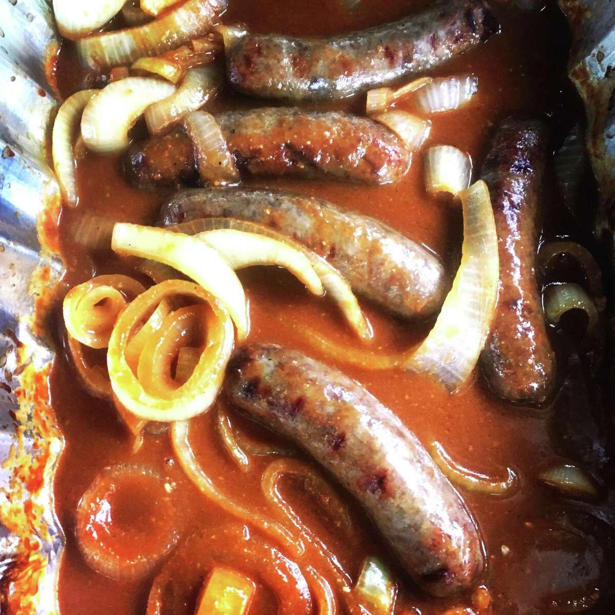 The Wisconsin brat tub combines grilled bratwursts with a simmering mixture of beer, barbecue sauce, mustard, onions and hot sauce.