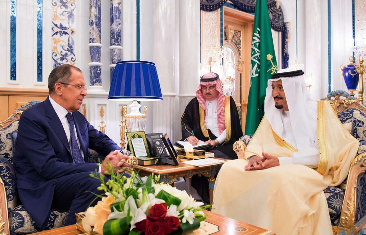Saudi King Salman (right) receives the Russian Foreign Minister Sergey Lavrov at Al-Salam Palace in Jiddah, Saudi Arabia on Sept. 10. OPEC’s biggest crude producer is considering investing in Russia’s largest oil drilling contractor according to officials with knowledge of the private talks.