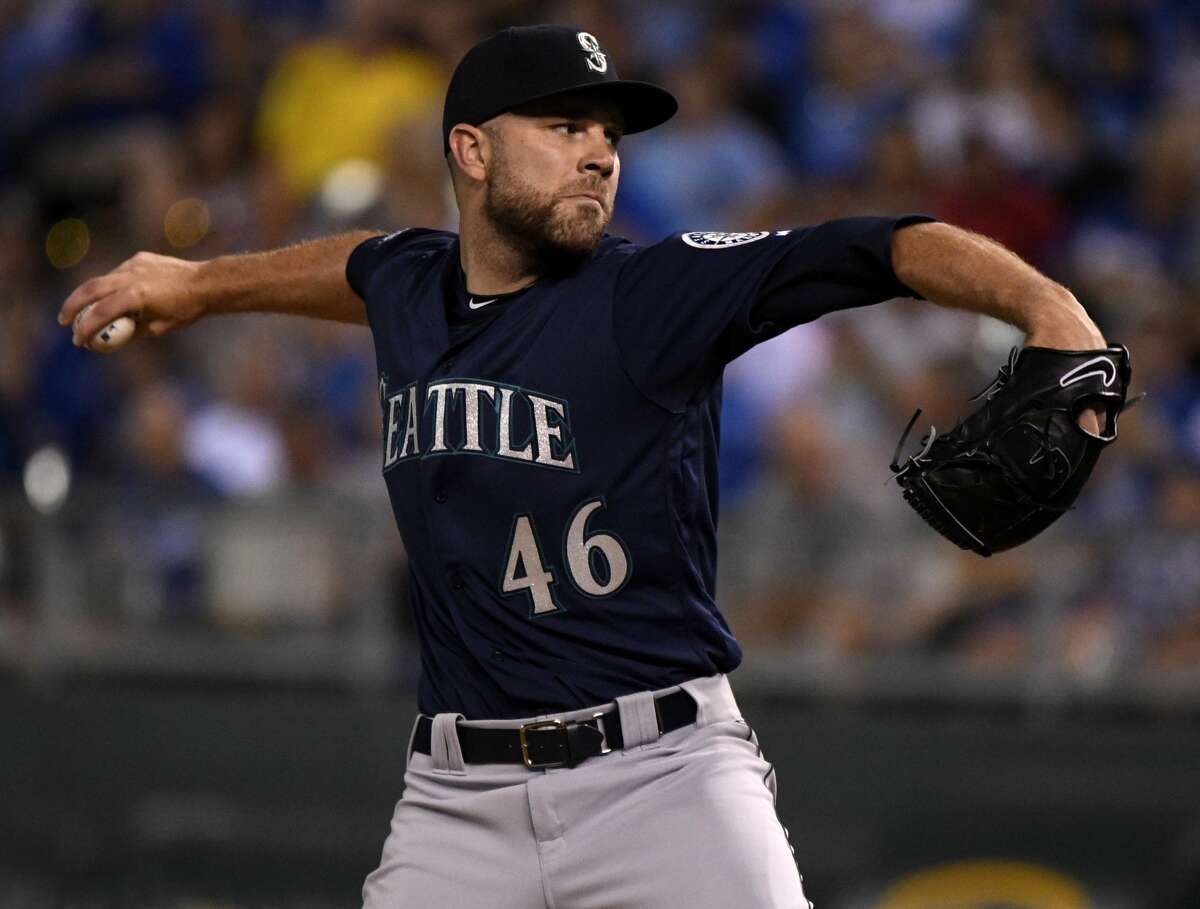 Mariners reliever David Phelps will miss the 2018 season after tearing the tearing the ulnar collateral ligament in his pitching arm on March 17.
